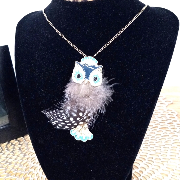 Source Unknown Accessories - Owl feather necklace with long gold chain